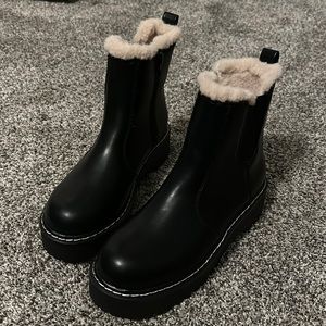 Wild Pair Women Size 7 Boot